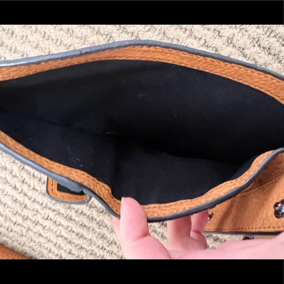 Womens Burberry wallet in tan color - Picture 6 of 6